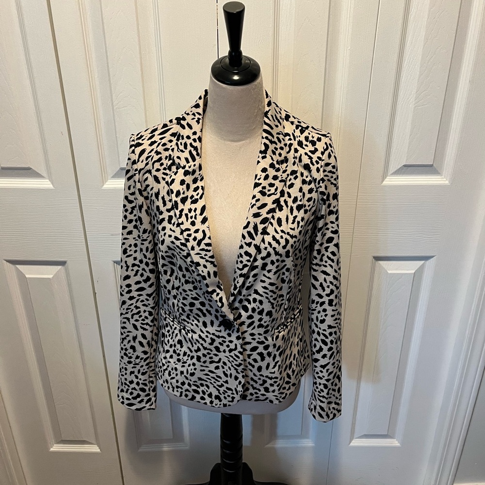 B. young size 12 Stylish Black and White Women's Jacket